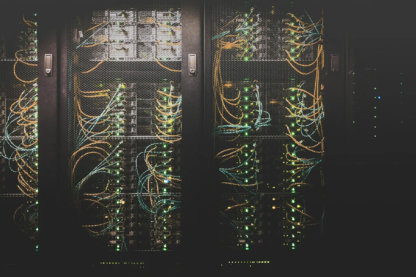 伺服器與網路機櫃場景參考